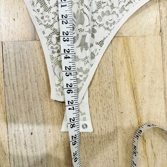 Aritzia Babaton lace mock neck bodysuit NWT - Picture 14 of 14